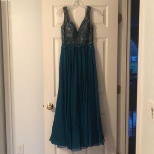 Beautiful Turquoise Prom Dress (for shorter ppl)